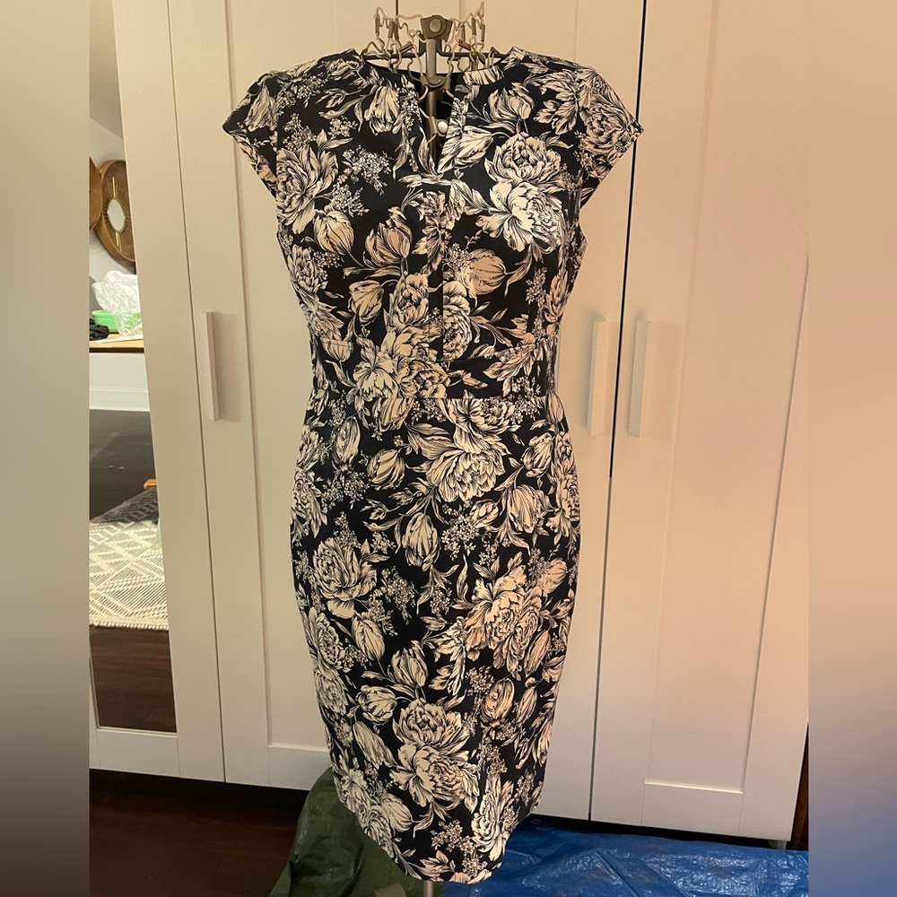 Ann Taylor Dress Flowers Black & Champagne Short Sleve